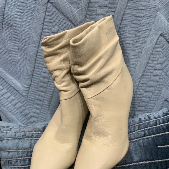 BCBG Booties nice leather and comfortable! - Picture 2 of 5